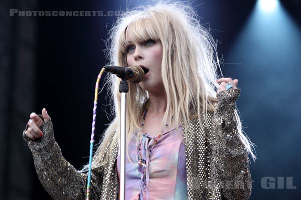 THE ASTEROIDS GALAXY TOUR - 2009-08-29 - SAINT CLOUD - Domaine National - Scene de la Cascade - 